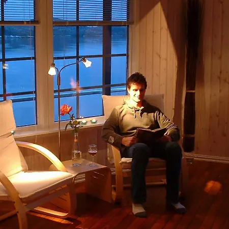 6 Person In Kalvag-by Traum Kalvåg