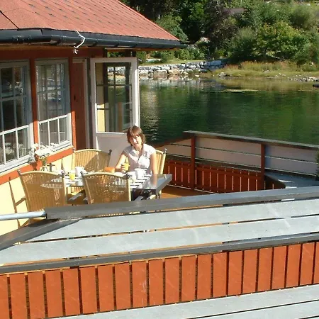 6 Person In Kalvag-by Traum