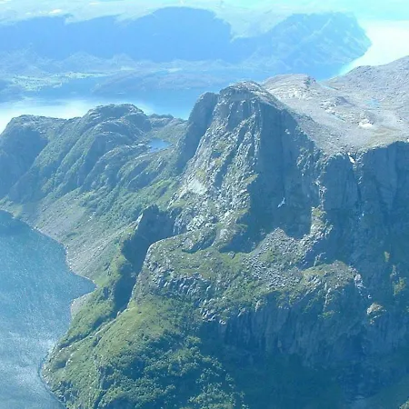 6 Person In Kalvag-by Traum Kalvåg