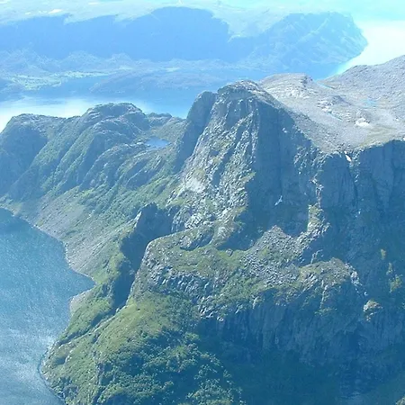 6 Person In Kalvag-by Traum Kalvåg