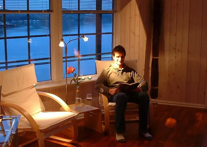 6 Person In Kalvag-by Traum Kalvåg
