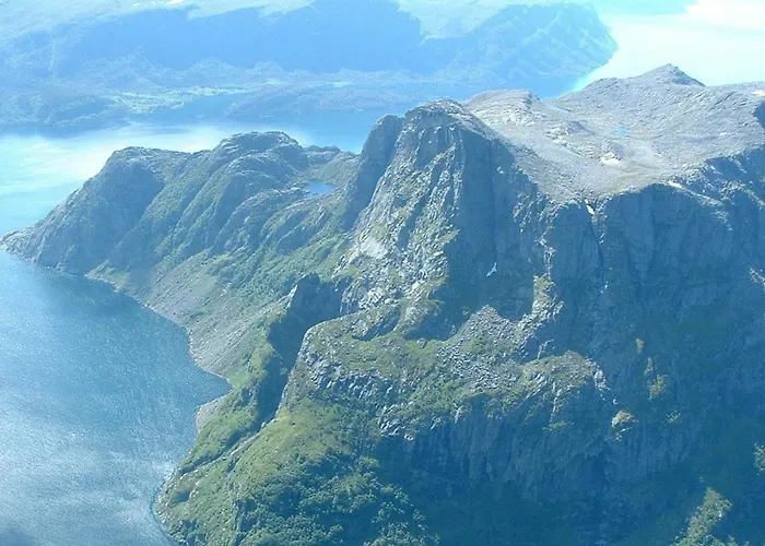 6 Person In Kalvag-by Traum Kalvåg