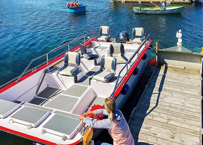 6 Person In Kalvag-by Traum